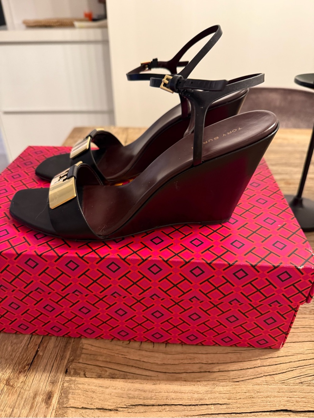 Tory Burch Gigi Black Wedge Sandals with Gold Logo Plate size 8.5 - Picture 8 of 10